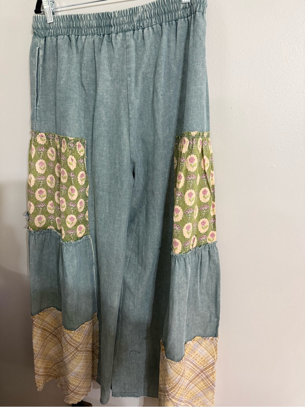 Easel Mineral Washed Patchwork
Denim Patchwork Detailed Palazzo Pants
Denim - Picture 3 of 3